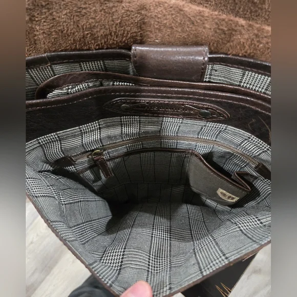 Aunts And Uncles Leather Crossbody Bag Very Good Condition - Picture 8 of 9